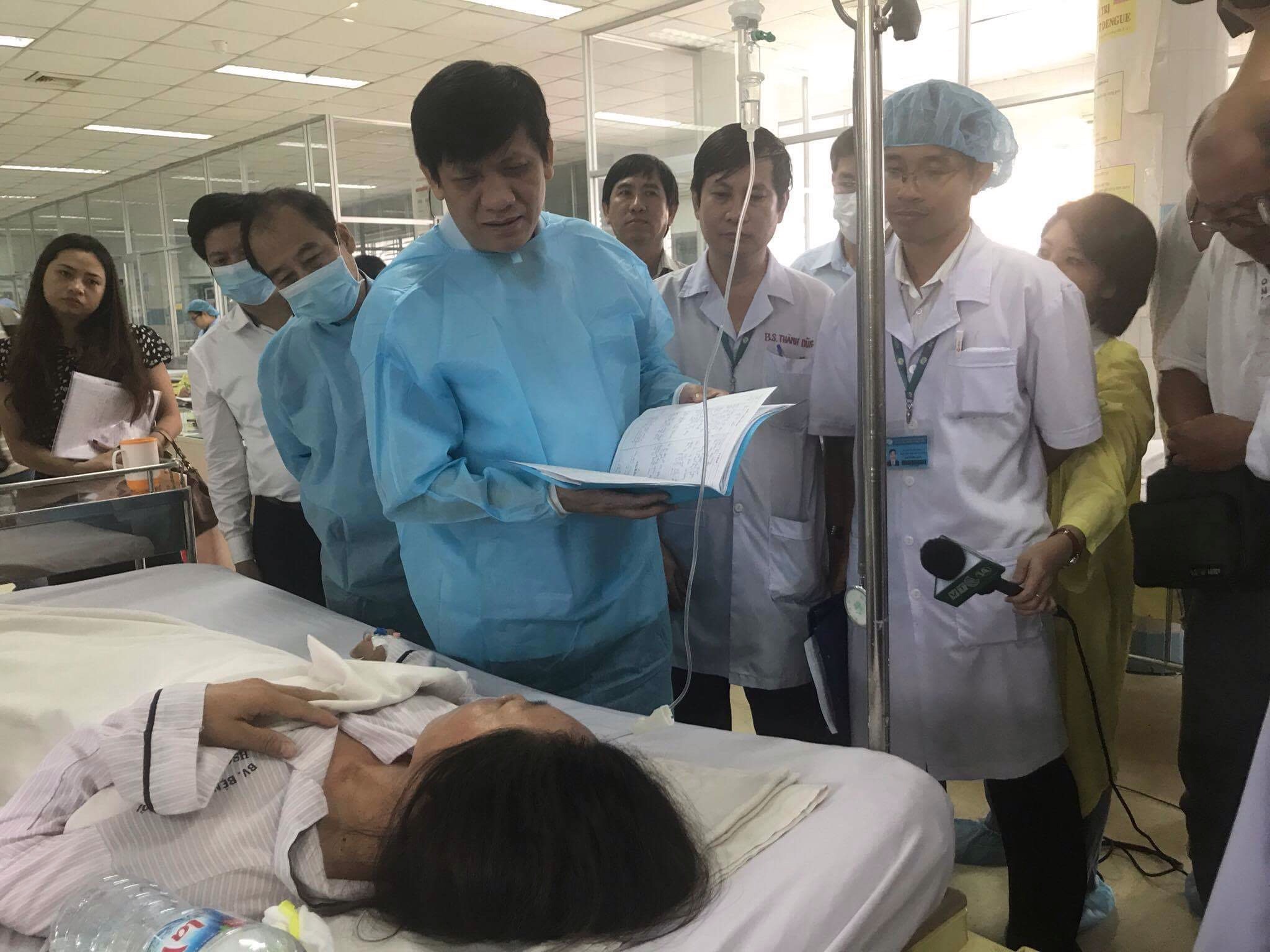 Thứ trưởng Bộ Y tế kiểm tra đột xuất điểm nóng sốt xuất huyết tại TP Hồ Chí Minh