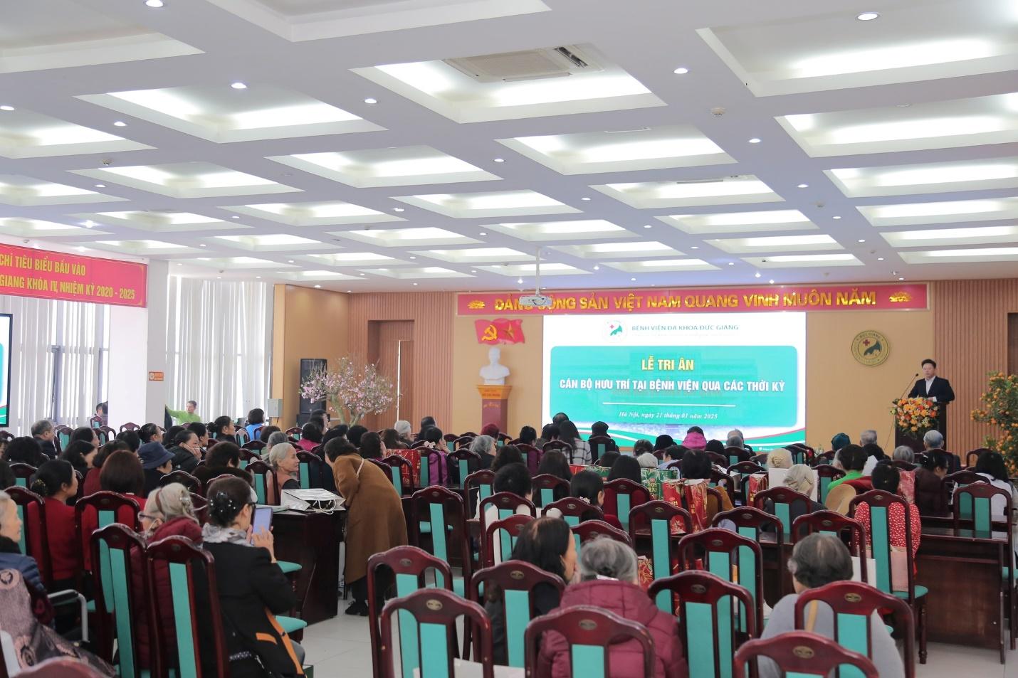 Bệnh viện đa khoa Đức Giang gặp mặt và tri ân cán bộ nghỉ hưu qua các thời kỳ nhân dịp Xuân Ất Tỵ 2025