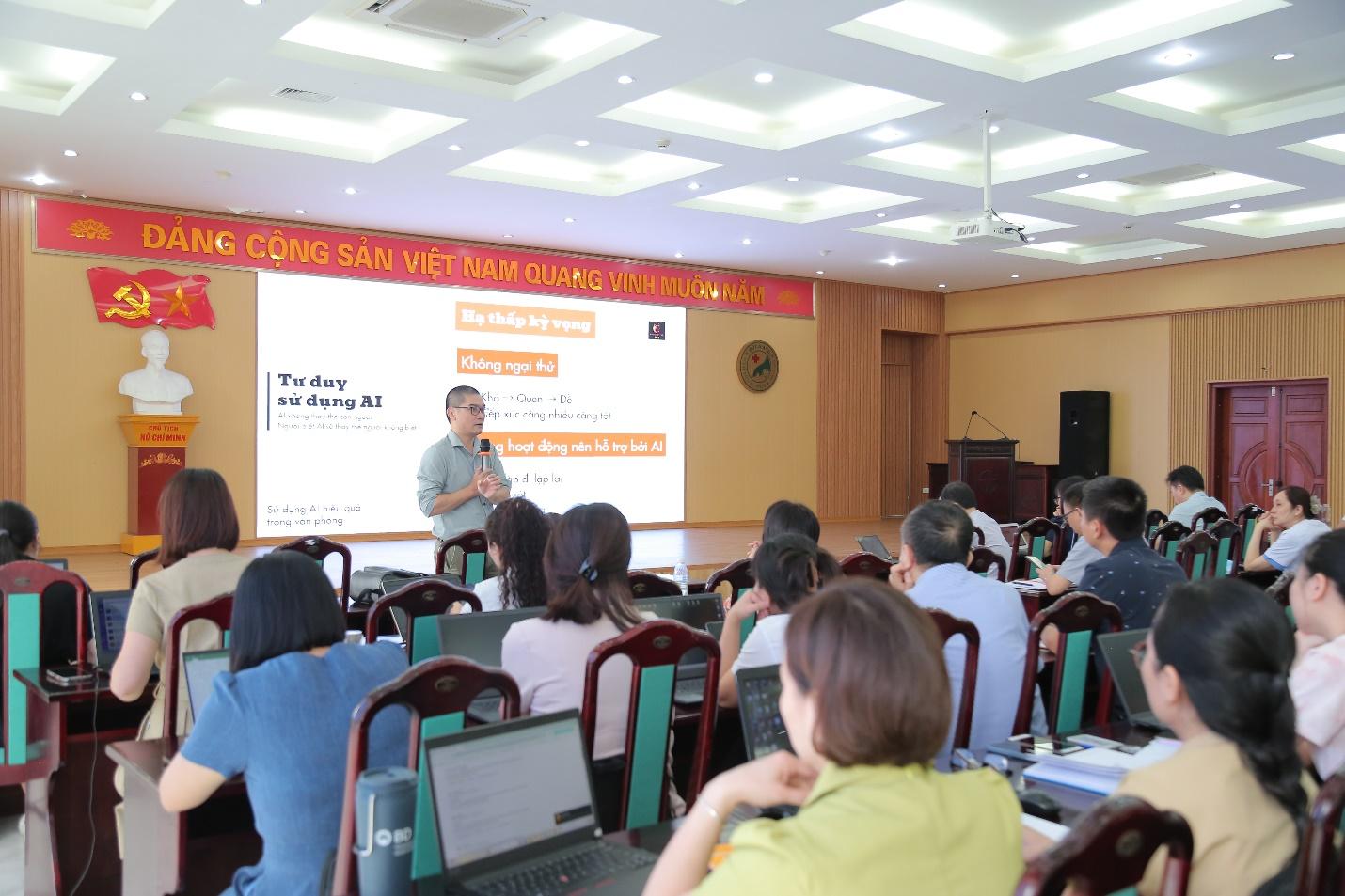 Bệnh viện đa khoa Đức Giang tổ chức lớp đào tạo về AI trong công việc