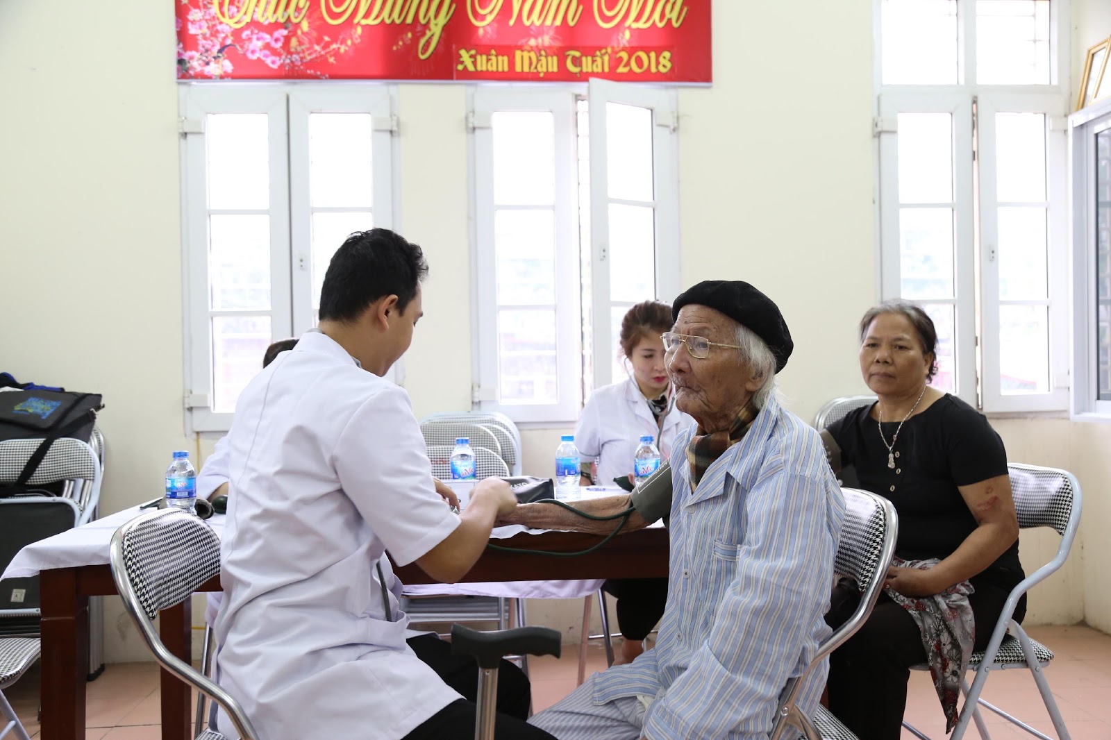 Tổ chức khám sức khỏe người cao tuổi phường Đức Giang