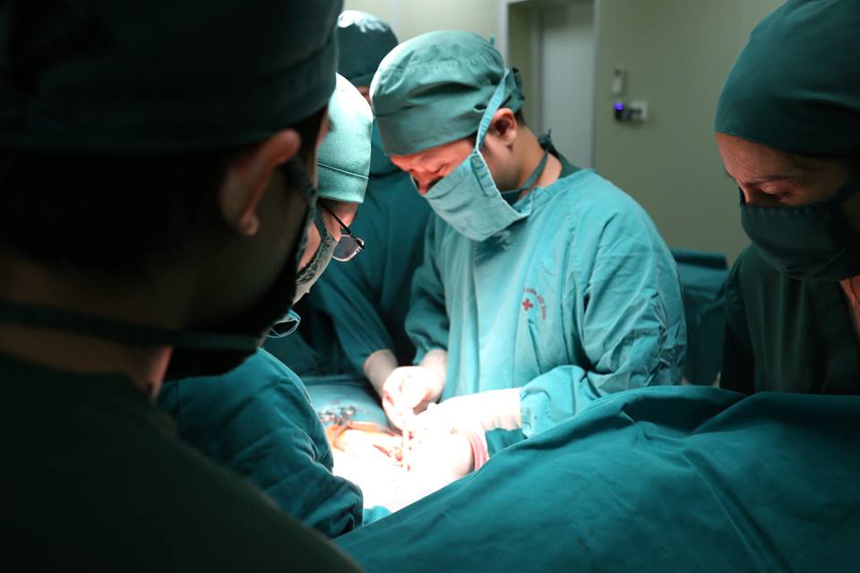 Bệnh viện Đa khoa Đức Giang thực hiện thành công ca phẫu thuật cắt bỏ khối u chèn ép vào tủy sống
