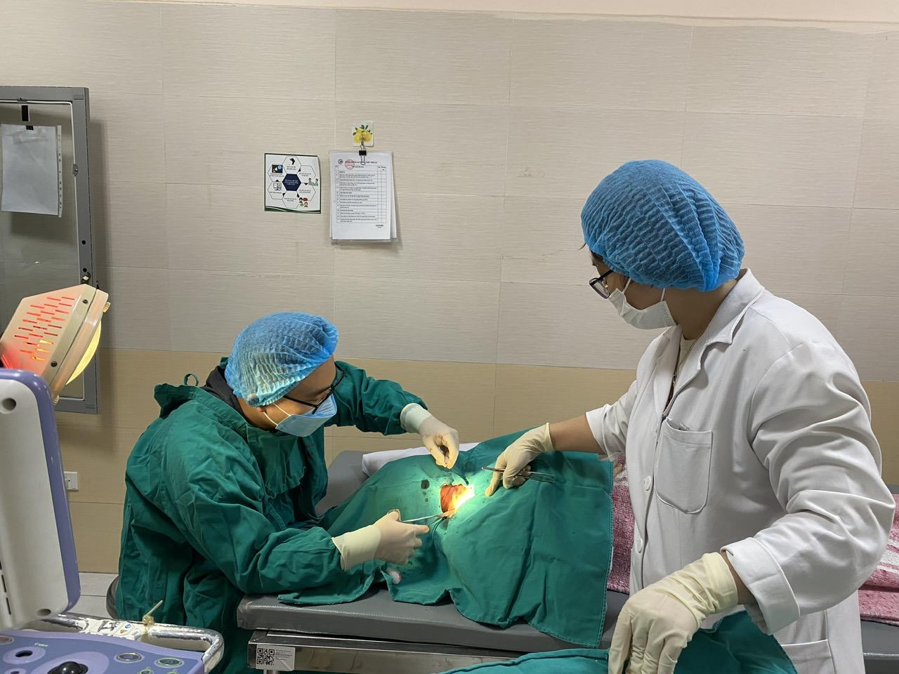 Đặt buồng tiêm truyền dưới da tại khoa Ung bướu bệnh viện đa khoa Đức Giang