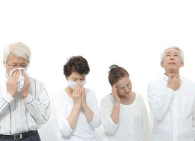 Phòng tránh mắc bệnh đường hô hấp ở người cao tuổi khi thời tiết lạnh