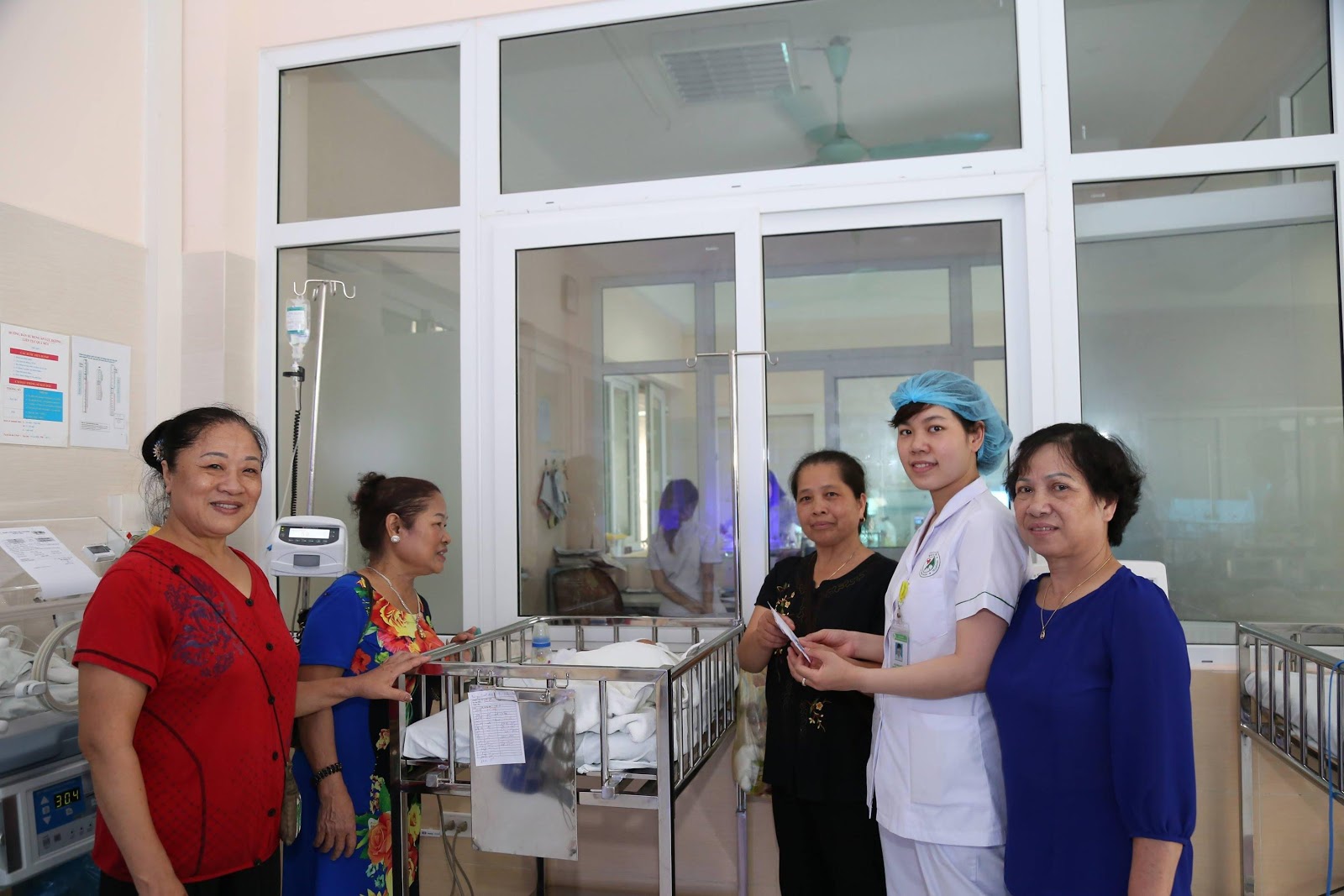Sẻ chia gánh nặng cùng những bệnh nhân nghèo tại Bệnh viện đa khoa Đức Giang